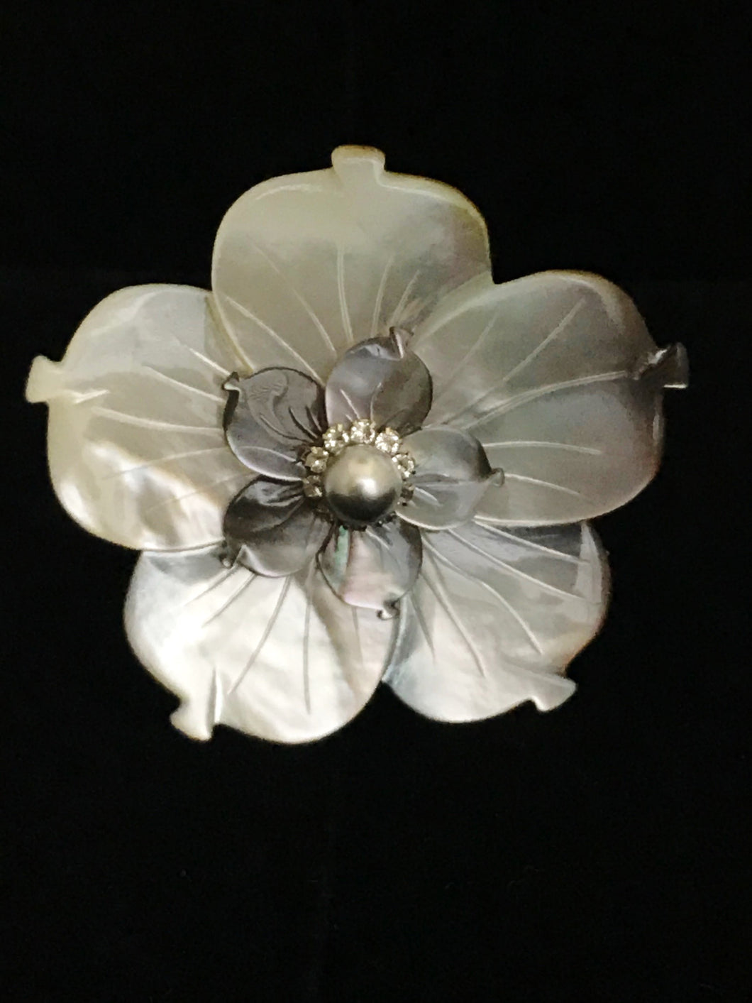 Mother of Pearl Gray Double Flower Magnet