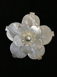 Mother of Pearl Gray & White Triple Flower Magnet