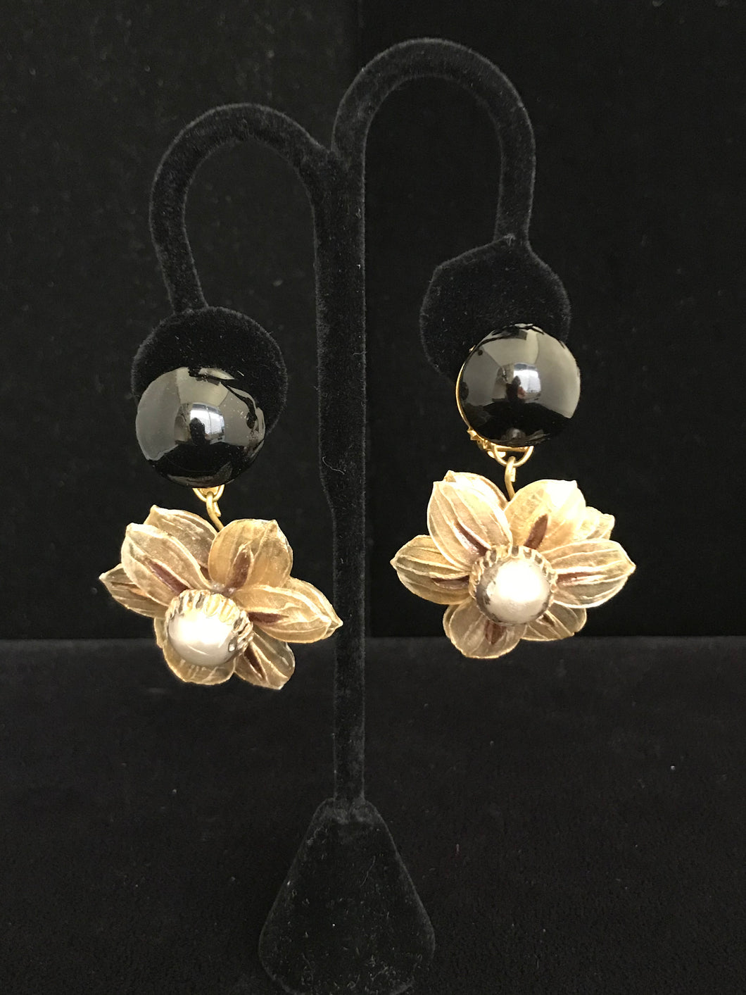 French Resin Dangling Gold Flower Earrings